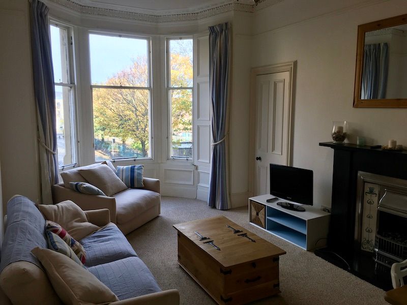 2 bed flat to rent Hillside