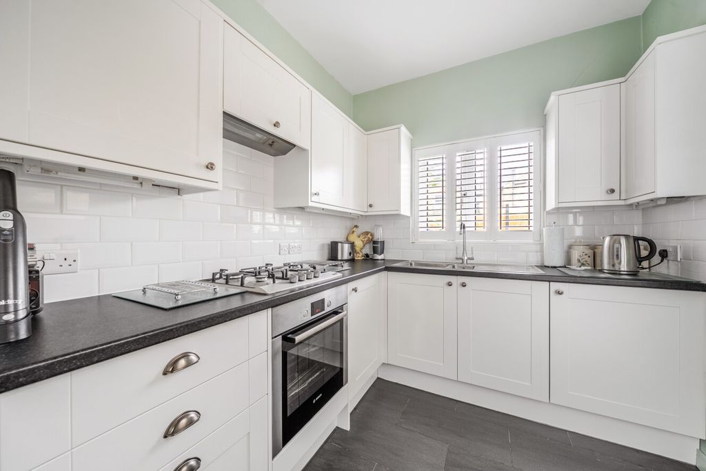 Property photo 2 of 12 1441744-16-69E0Ab...