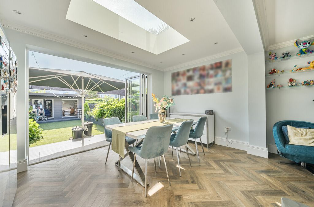 Property photo 1 of 16 Picture No. 11