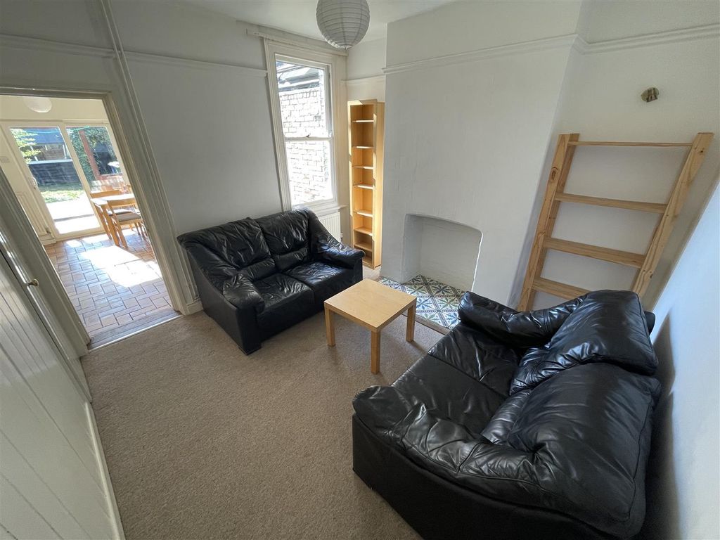 Property photo 3 of 15 158-Lounge.Jpg