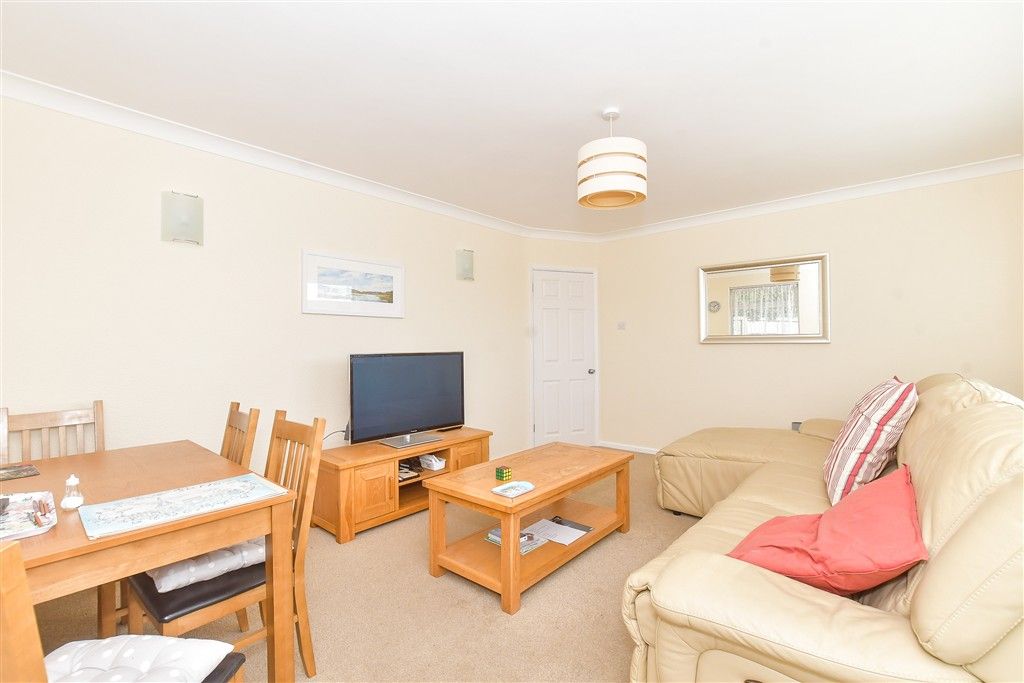 Property photo 1 of 15 Lounge