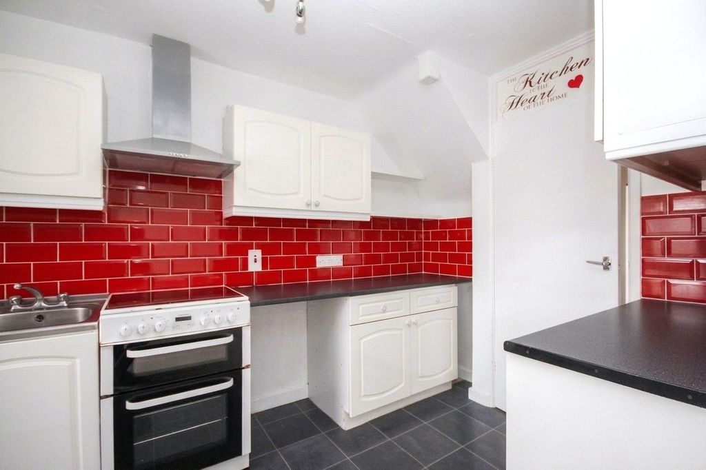 Property photo 3 of 11 Picture No. 30