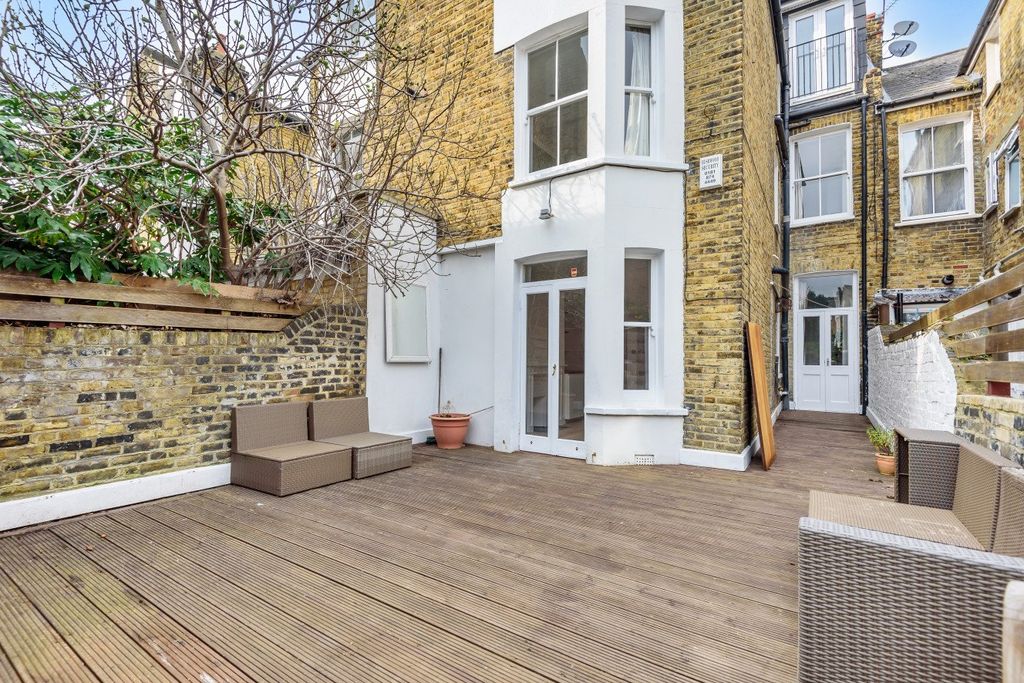 Property photo 2 of 17 Picture No. 27