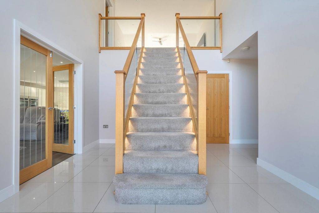 Property photo 3 of 39 1429984-33-69Baf9626Bff9.Jpg