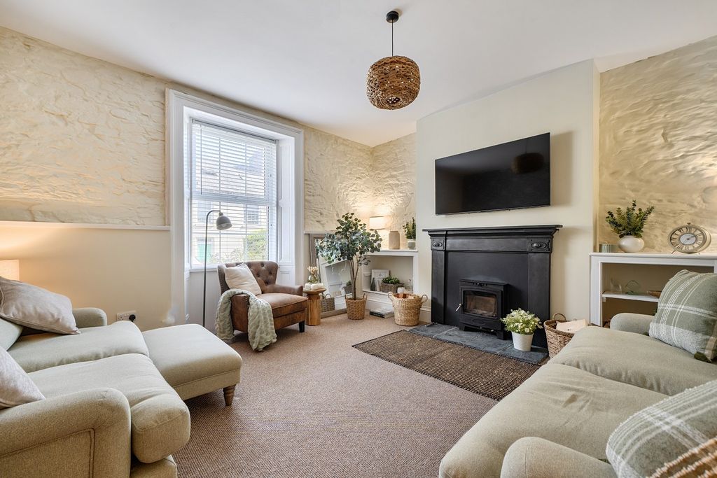 Property photo 2 of 17 5445853