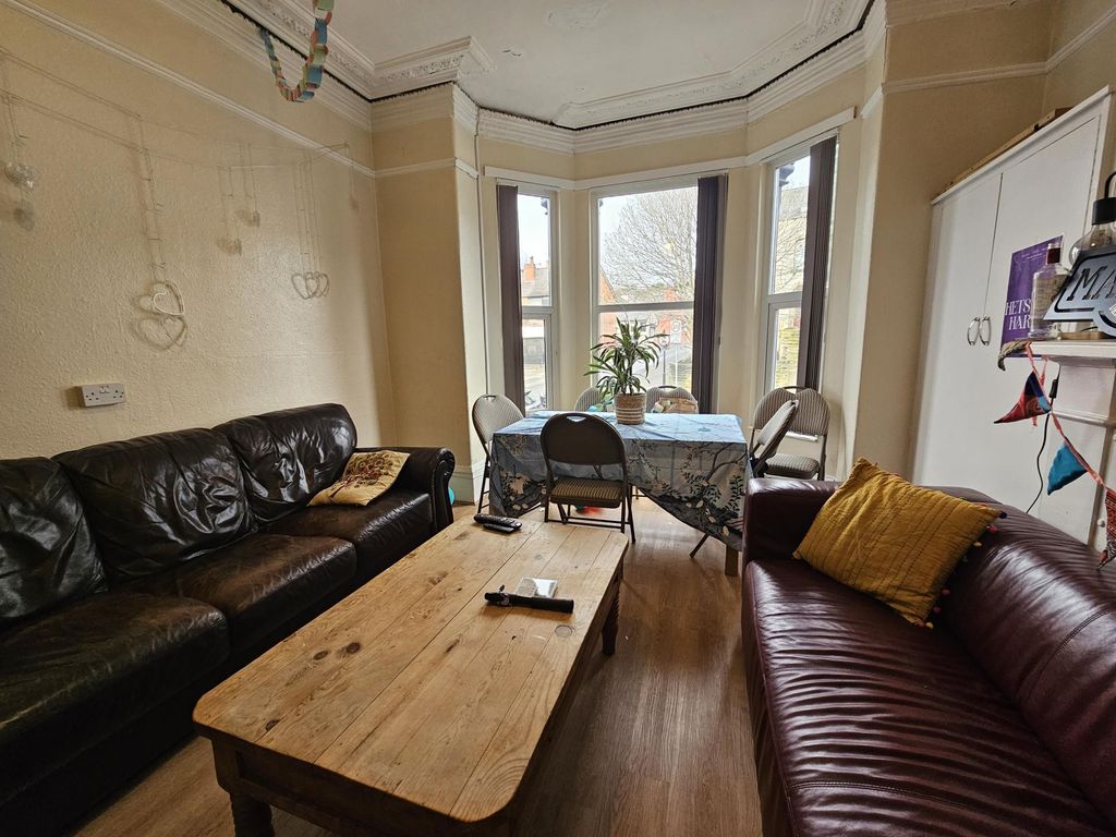 Property photo 1 of 21 Bright, Welcoming Living Room With Bay Window, Com...