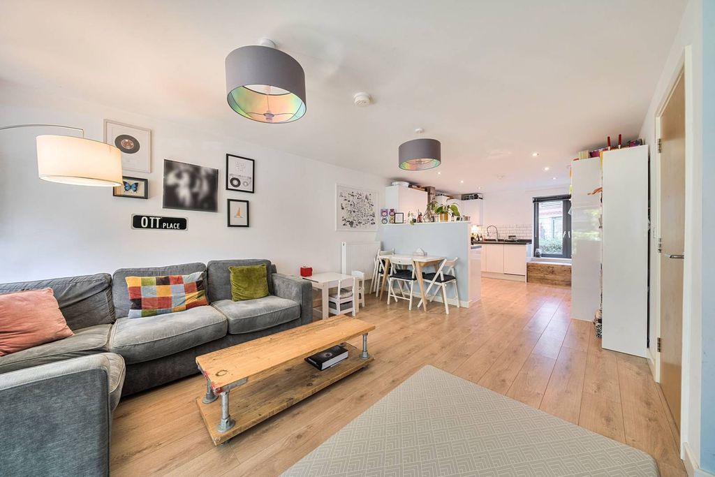 Property photo 3 of 25