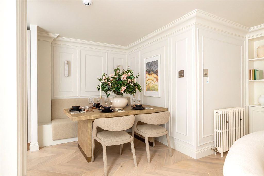 Property photo 2 of 10 Dining Room