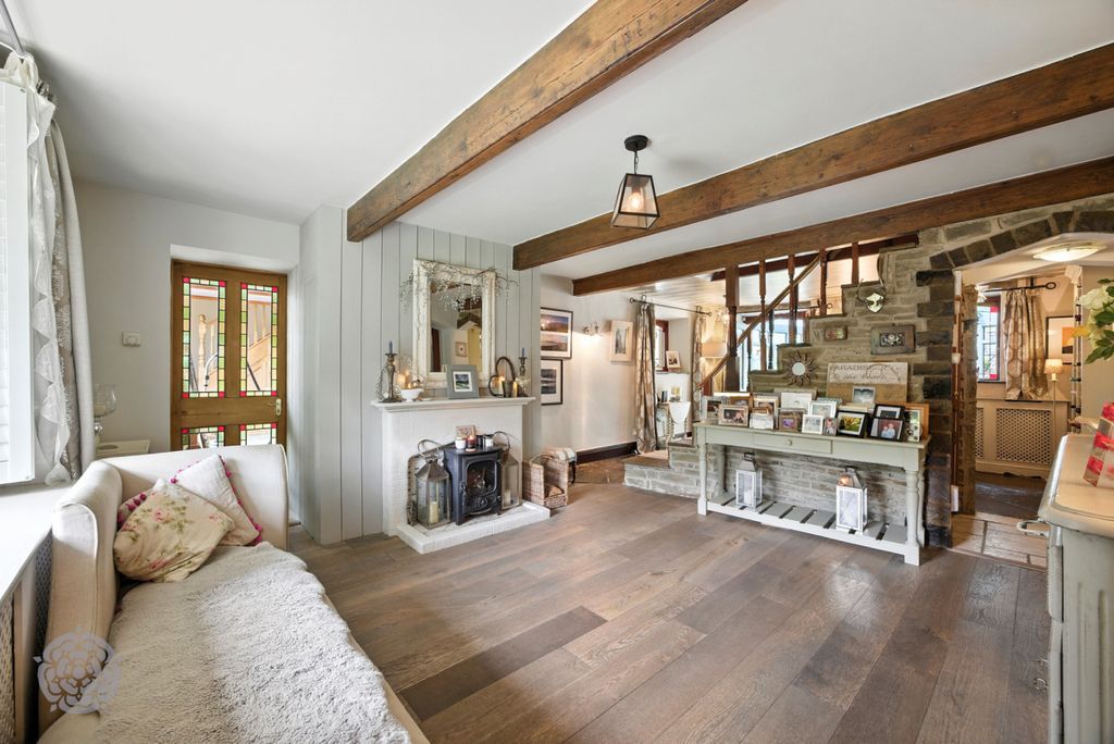 Property photo 2 of 47 Picture No. 24