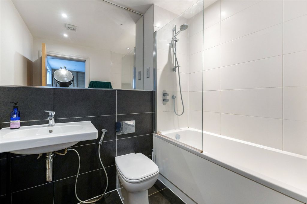 Additional image 7 of 2 bed flat for saleSydenham Road, Guildford, Surrey GU1
