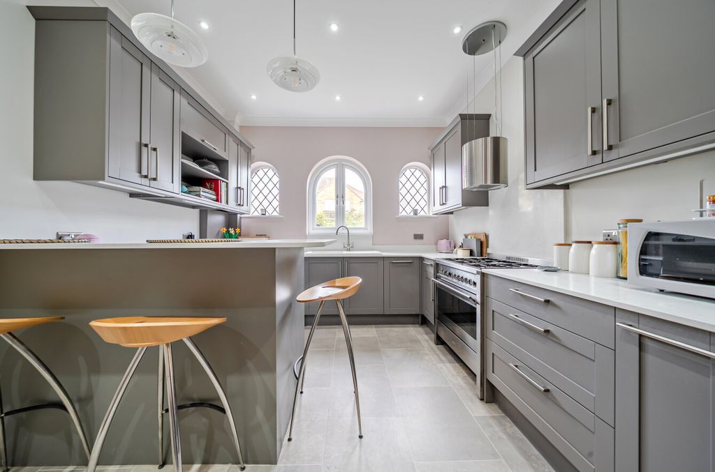 Property photo 2 of 18 1514199-10-6A970E...