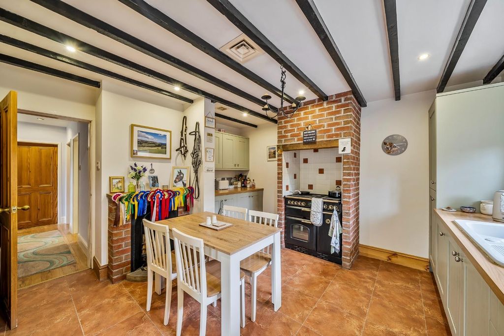 Property photo 3 of 17 Kitchen 3.Jpg