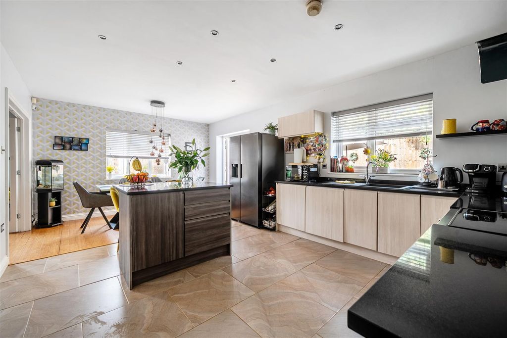 Property photo 3 of 20 1495486-20-6A6333F21071A.Jpg
