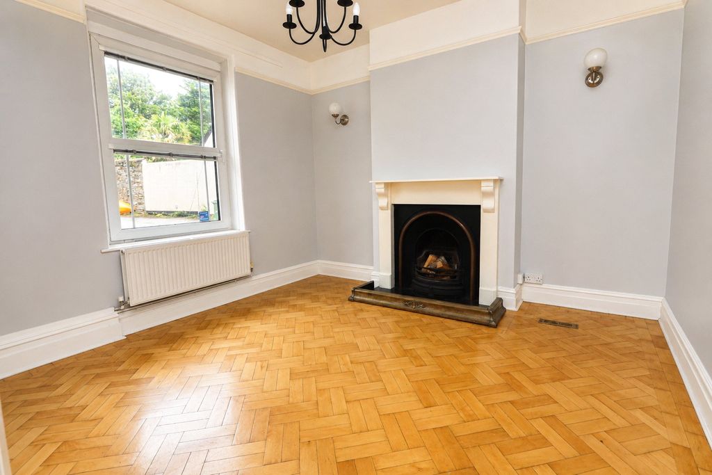 Property photo 2 of 11 Picture No. 13