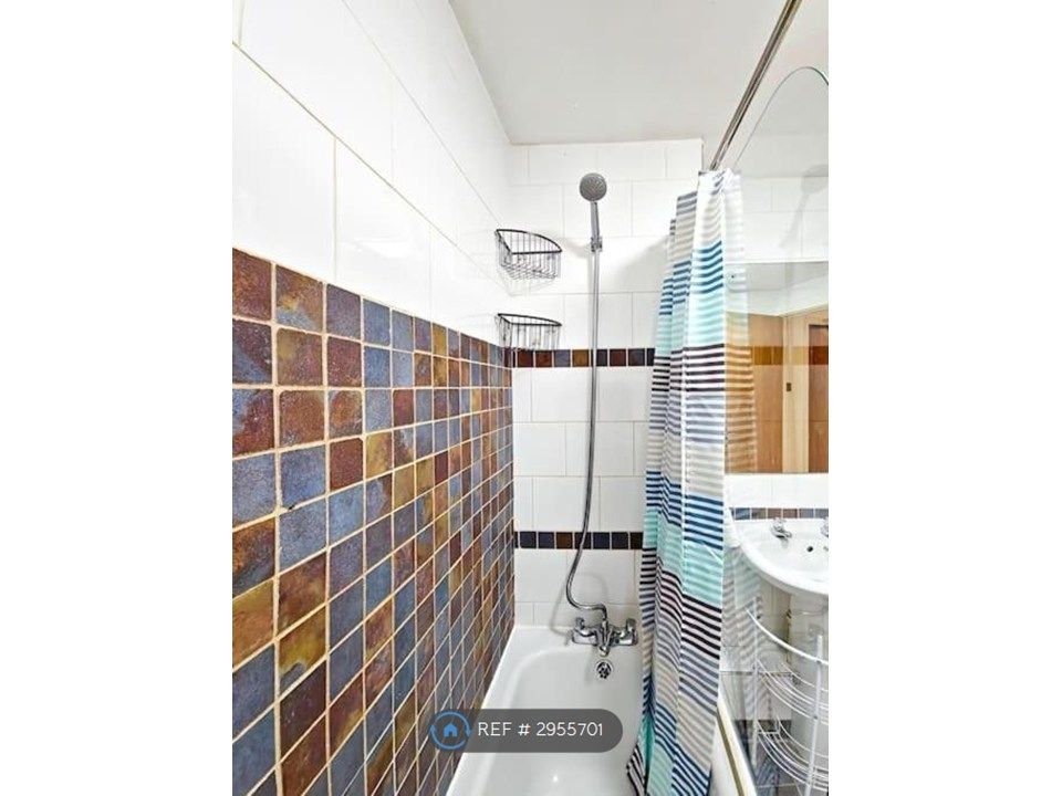Property photo 3 of 14 Bathroom