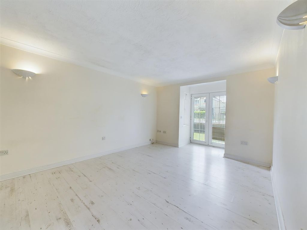 Property photo 2 of 11 Cam02319G0-Pr0101-St