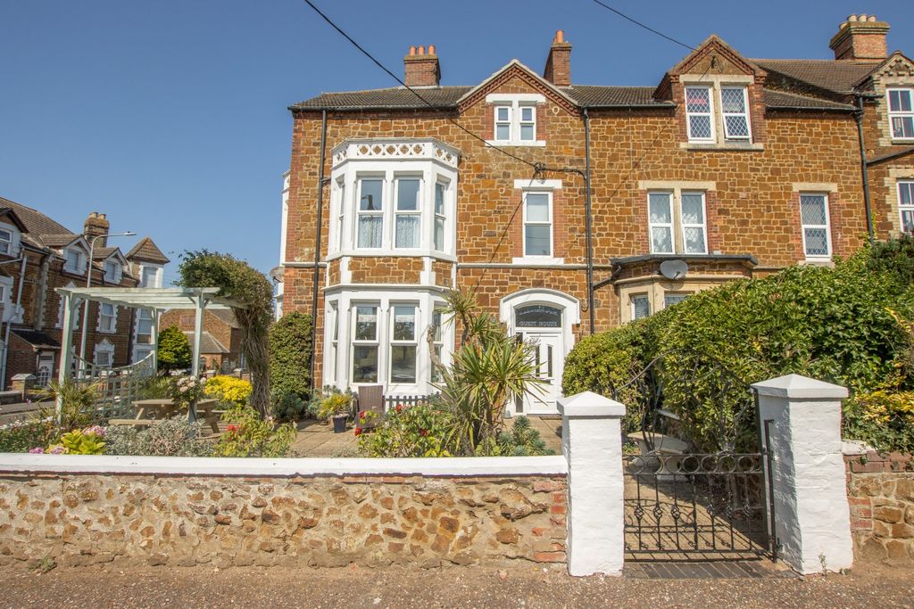 Property photo 2 of 30 3523895