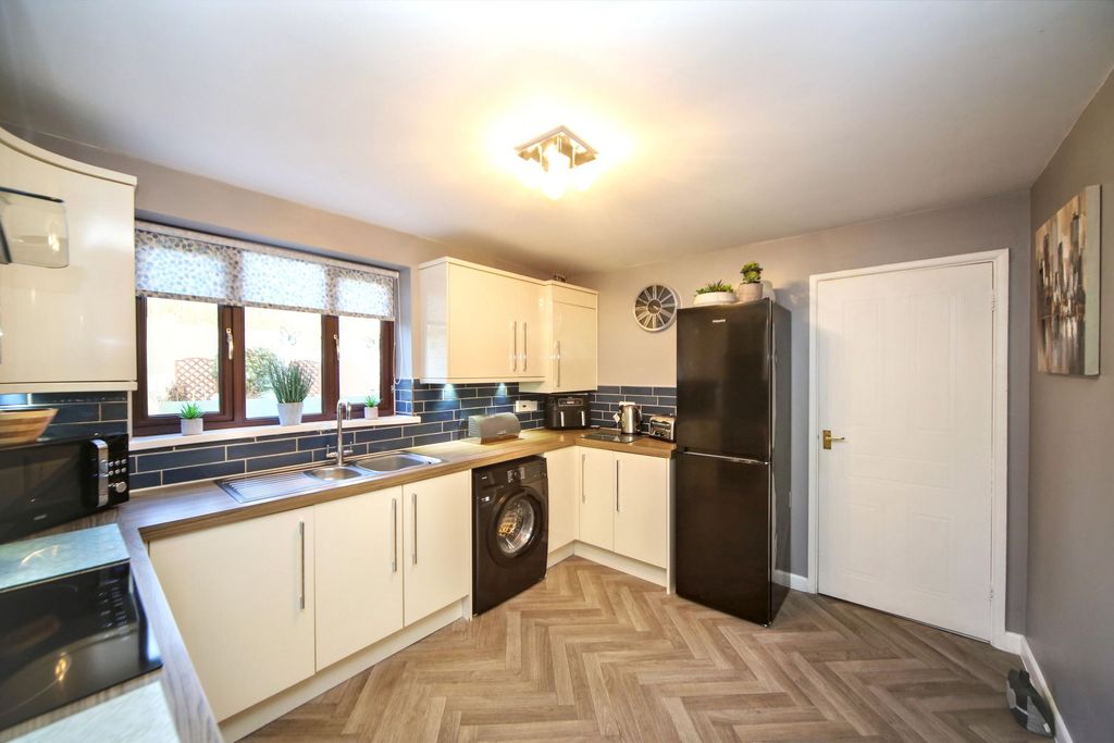 Property photo 3 of 24