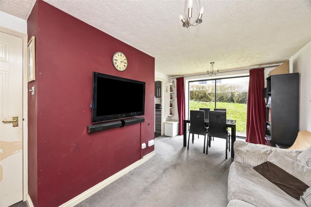 Property photo 3 of 20 Living Room