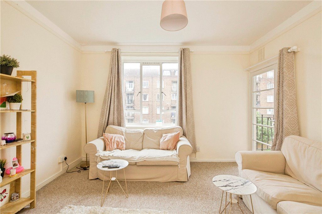 Property photo 2 of 17 Lounge