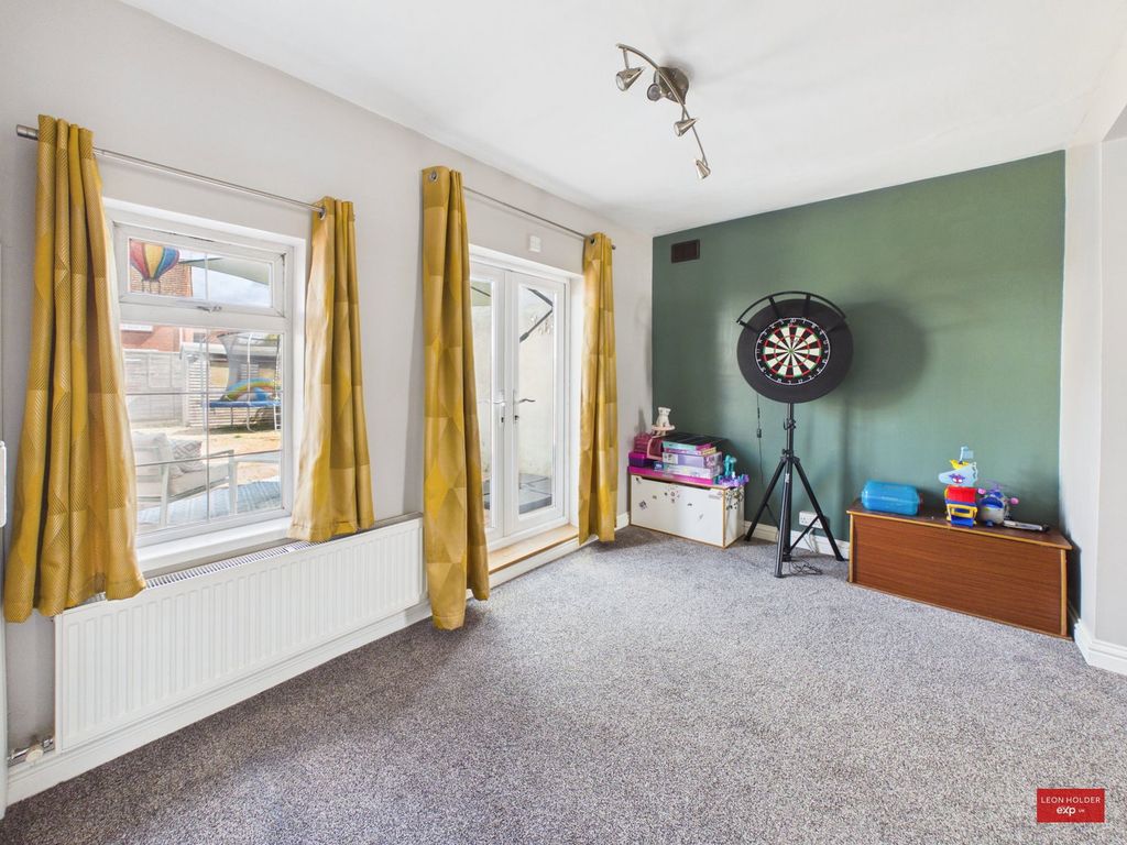 Property photo 3 of 27