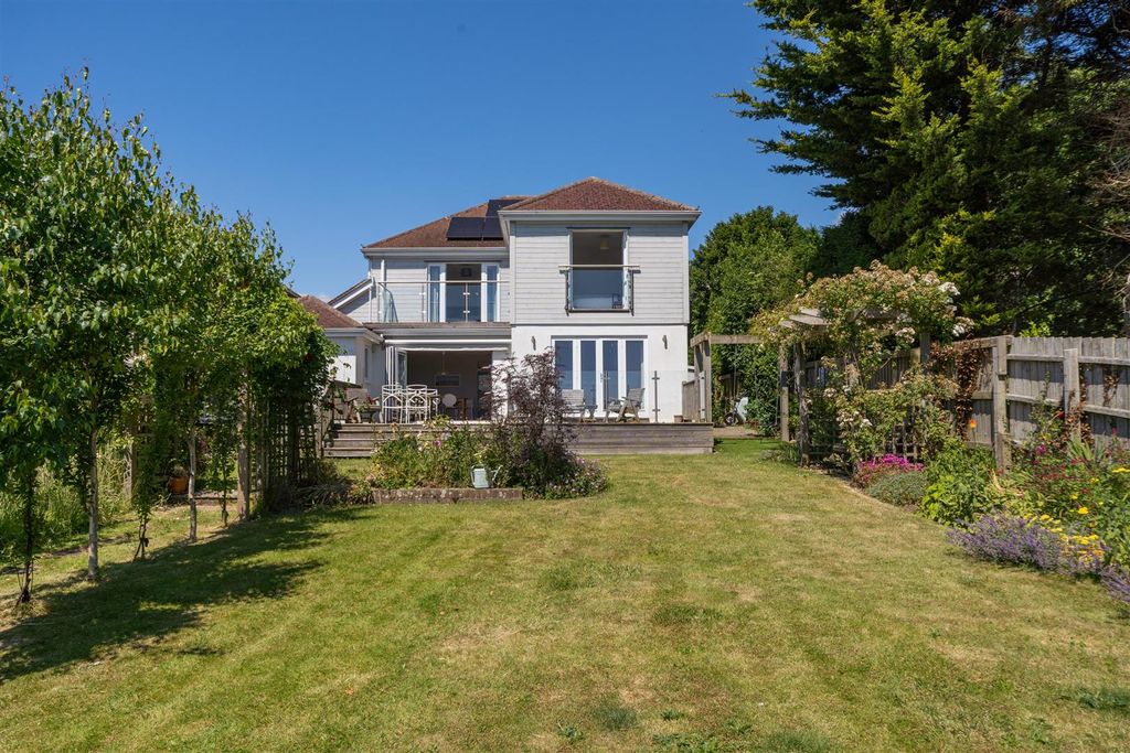 Property photo 3 of 25