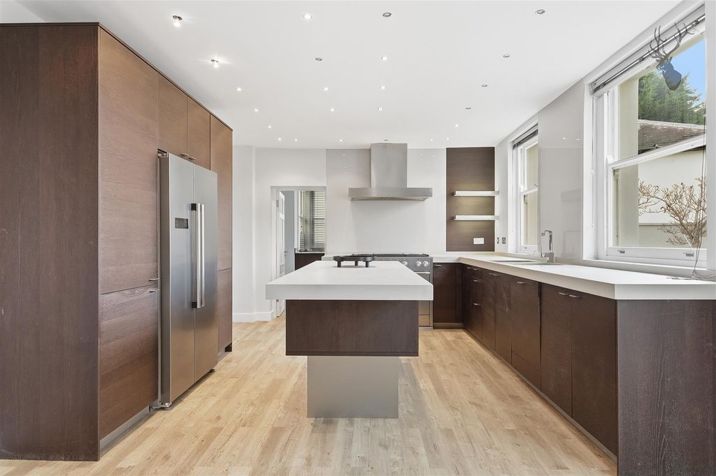 Property photo 3 of 40