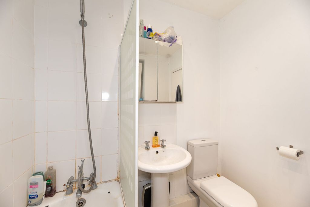Property photo 2 of 32