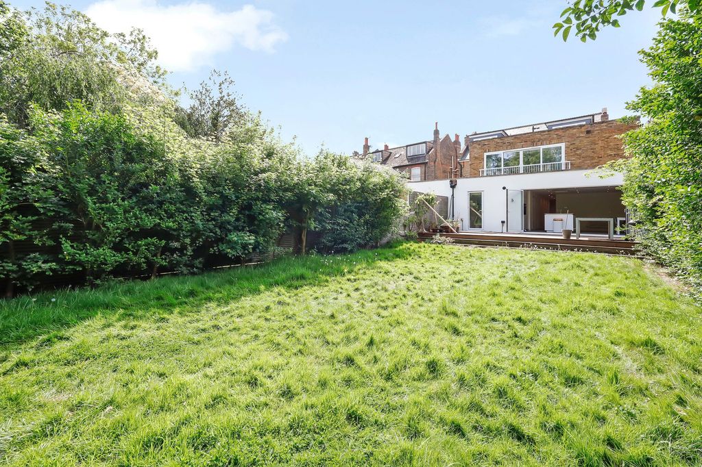 Property photo 3 of 11