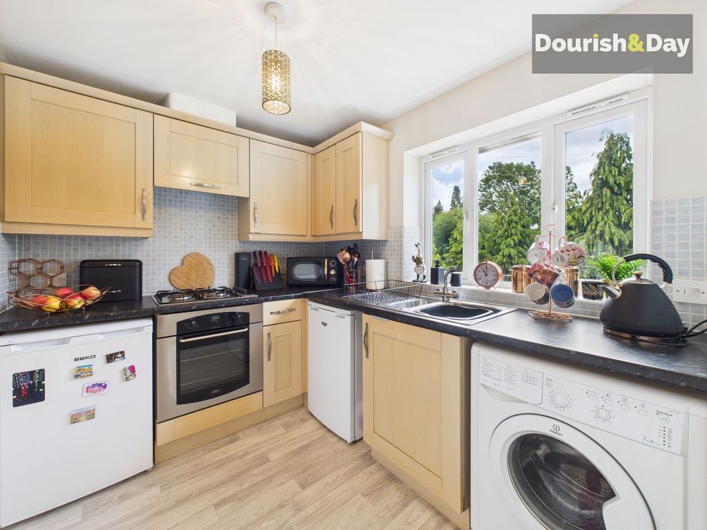 Property photo 3 of 11 Kitchen