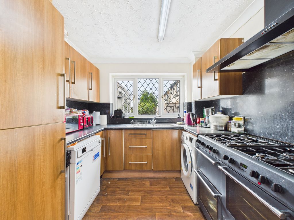 Property photo 3 of 20 Kitchen