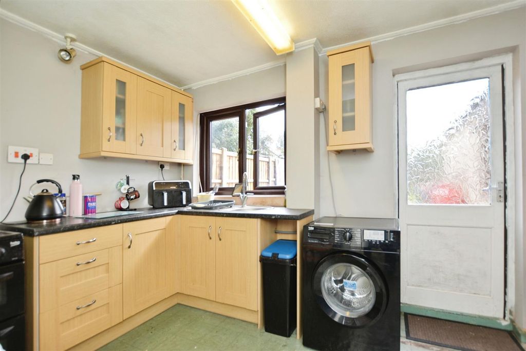 Property photo 3 of 20 Kitchen