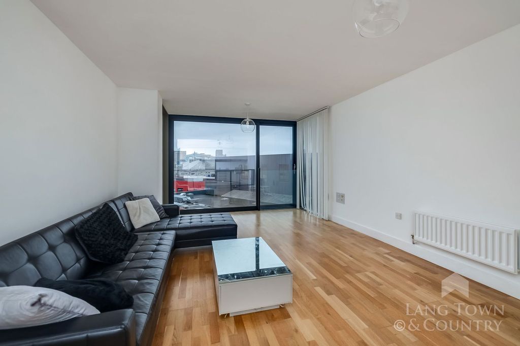 Property photo 2 of 8