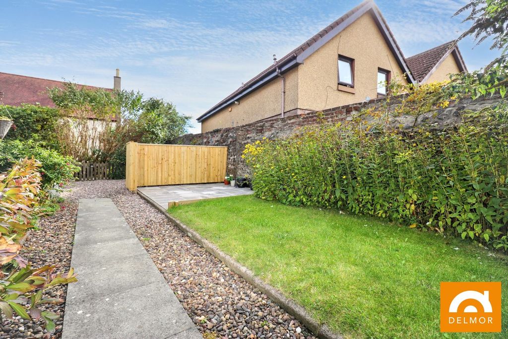 Property photo 2 of 25