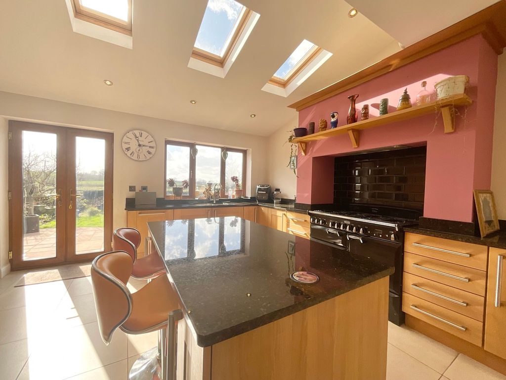 Property photo 3 of 25