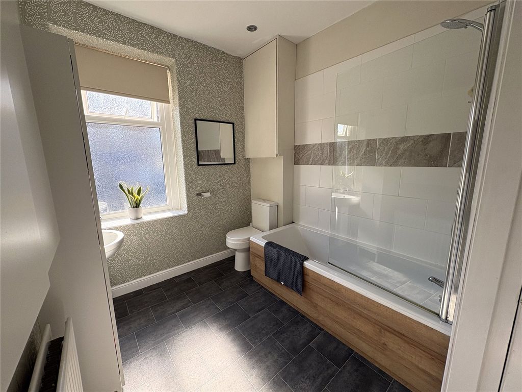 Property photo 3 of 11 Bathroom