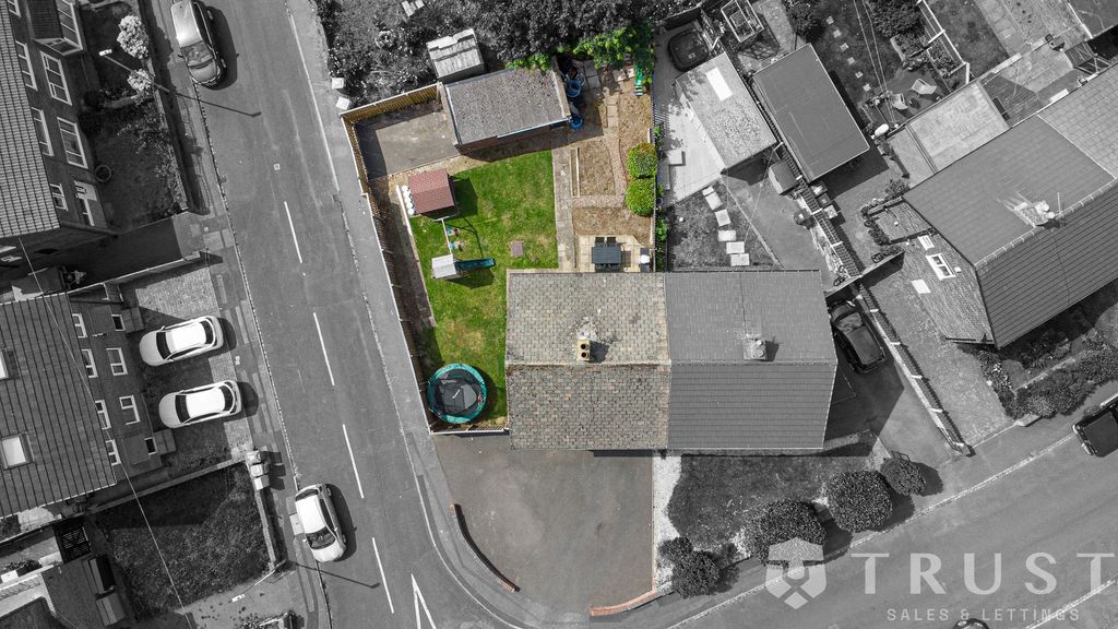 Property photo 2 of 39