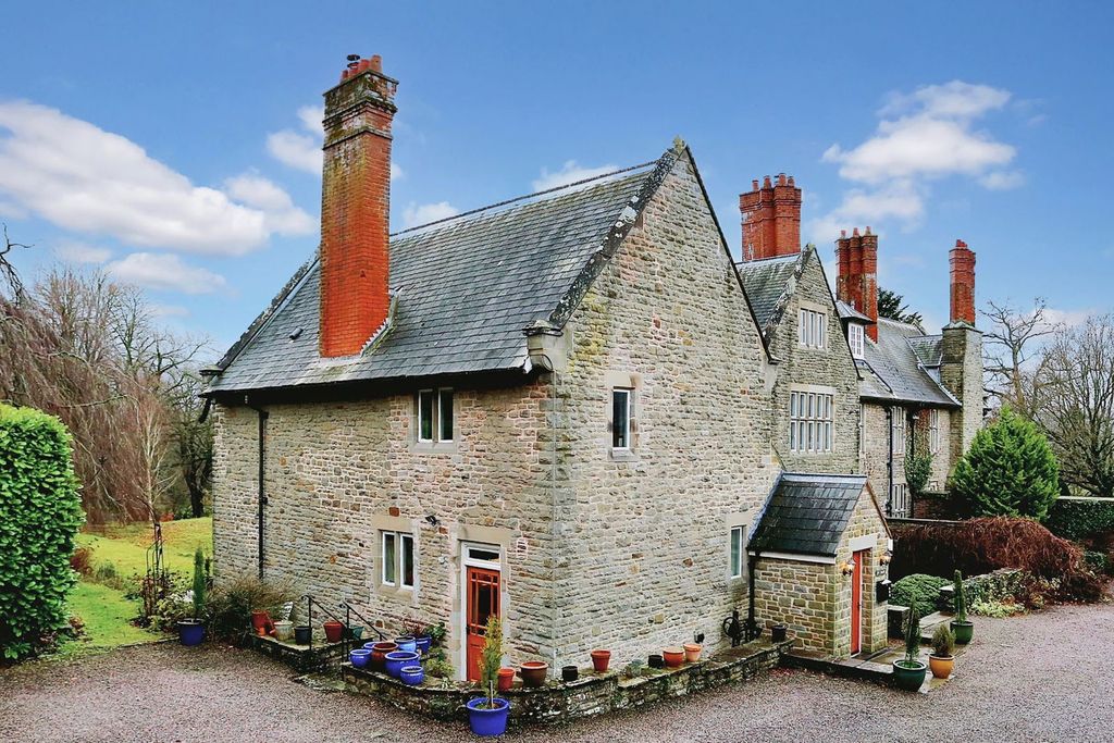 Property photo 1 of 32