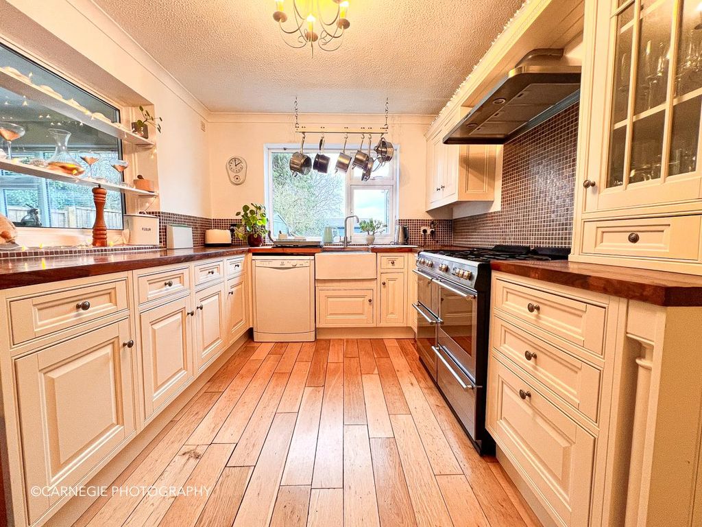 Property photo 2 of 24 Kitchen