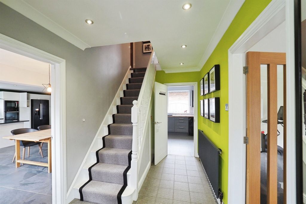 Property photo 2 of 33