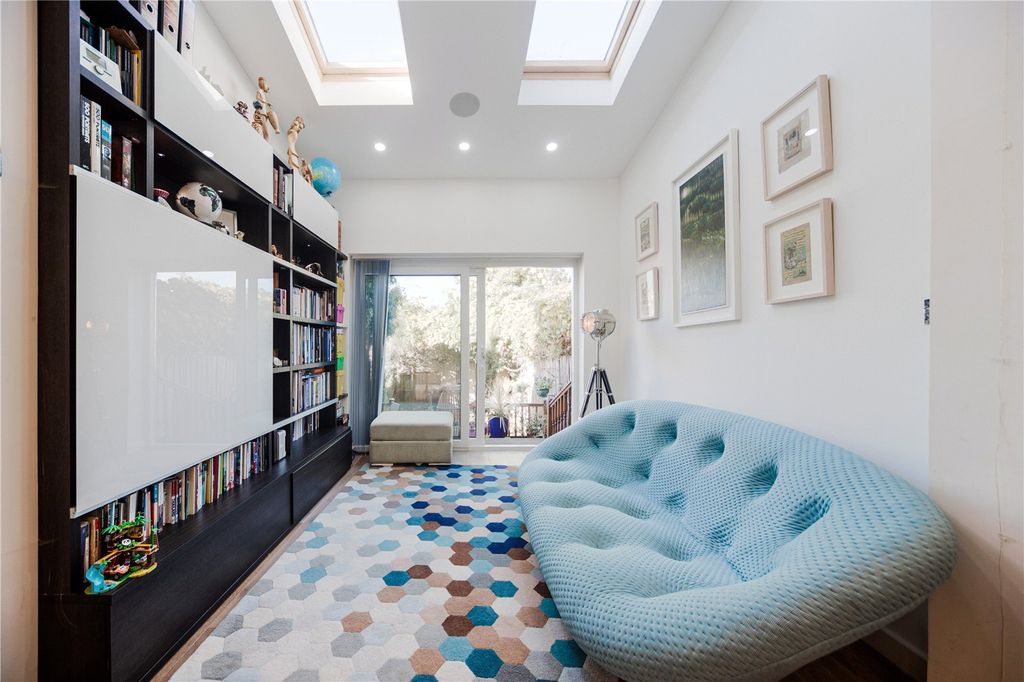 Property photo 2 of 19 Picture No. 01