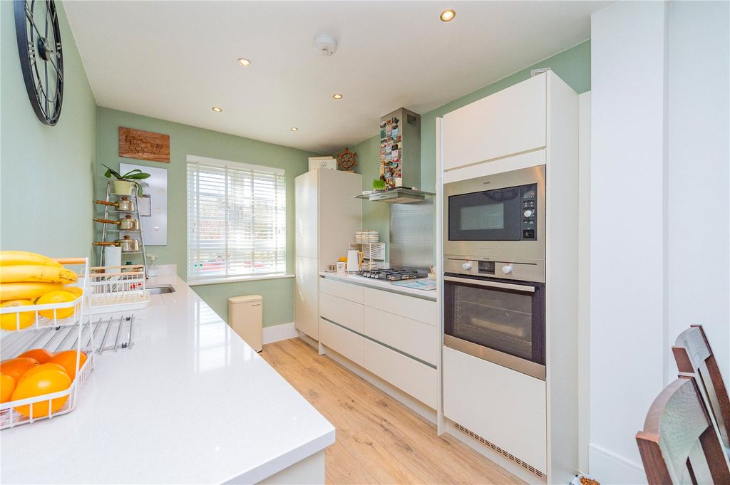 Property photo 2 of 32 Picture No. 18