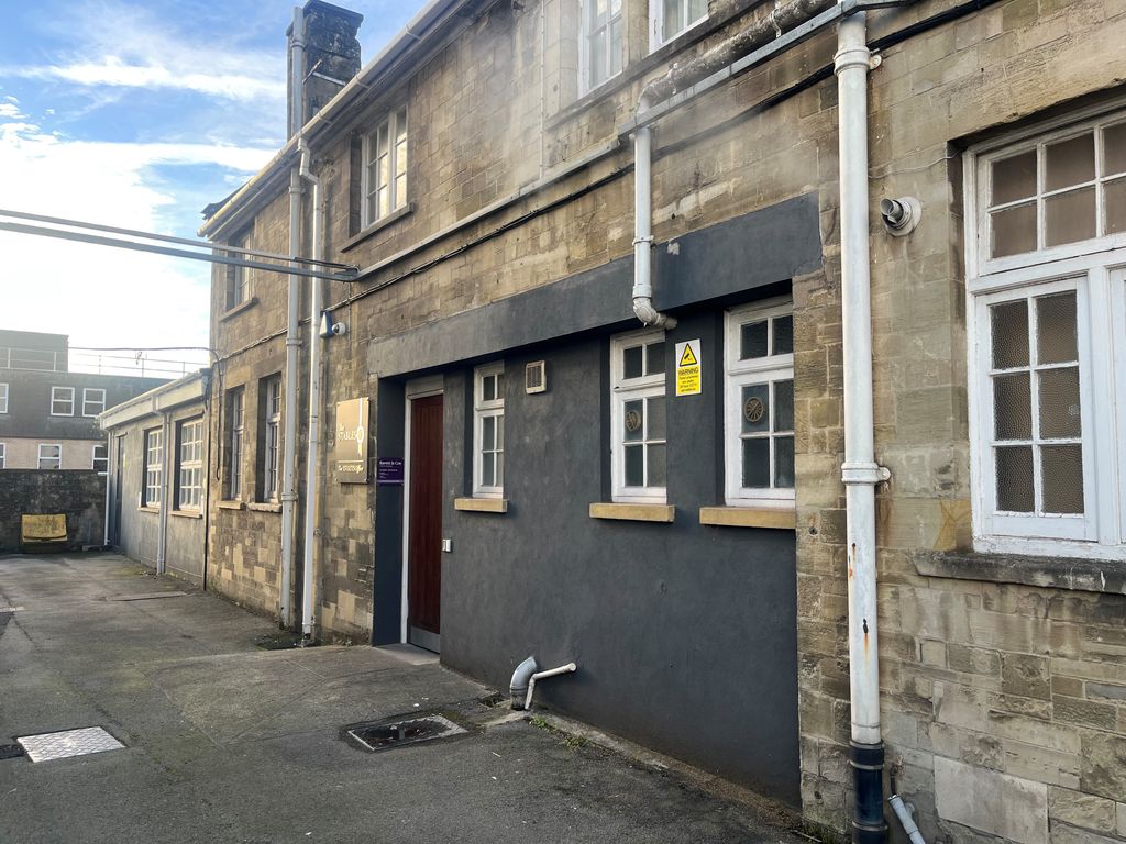 Property photo 1 of 4