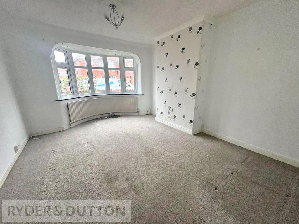 Property photo 2 of 10 Lounge