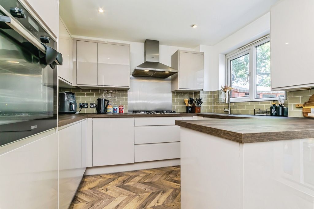 Property photo 3 of 22 Pbox-Img.Jpg