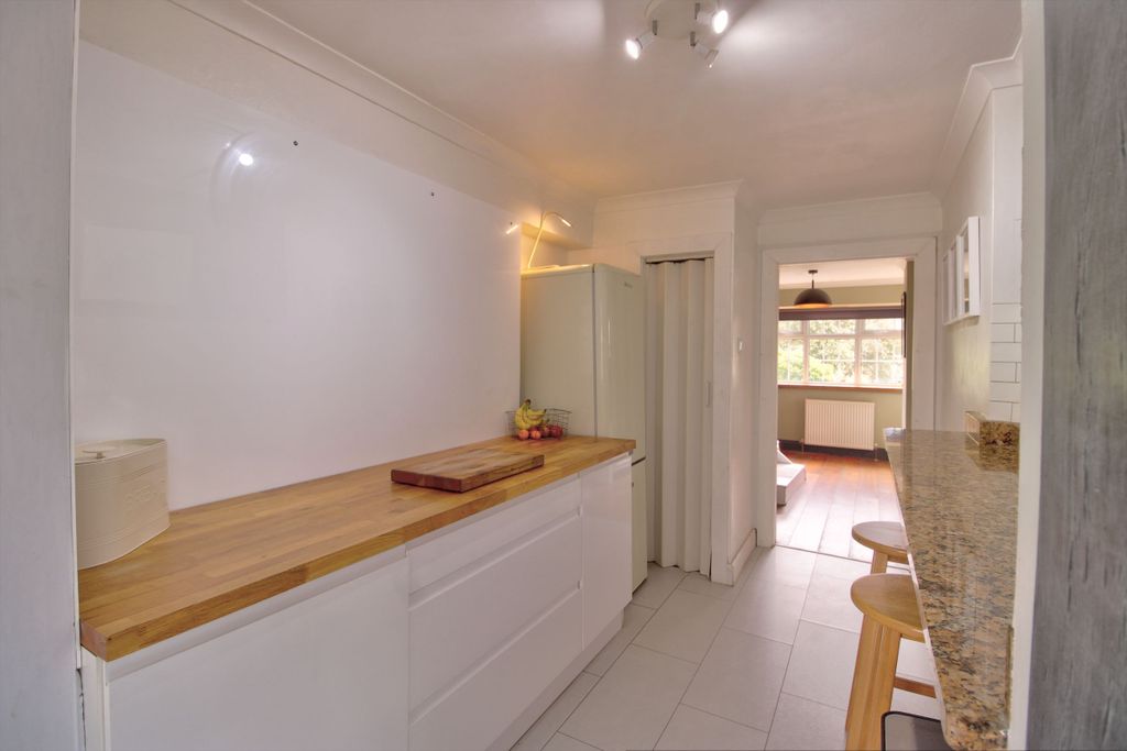 Property photo 3 of 39