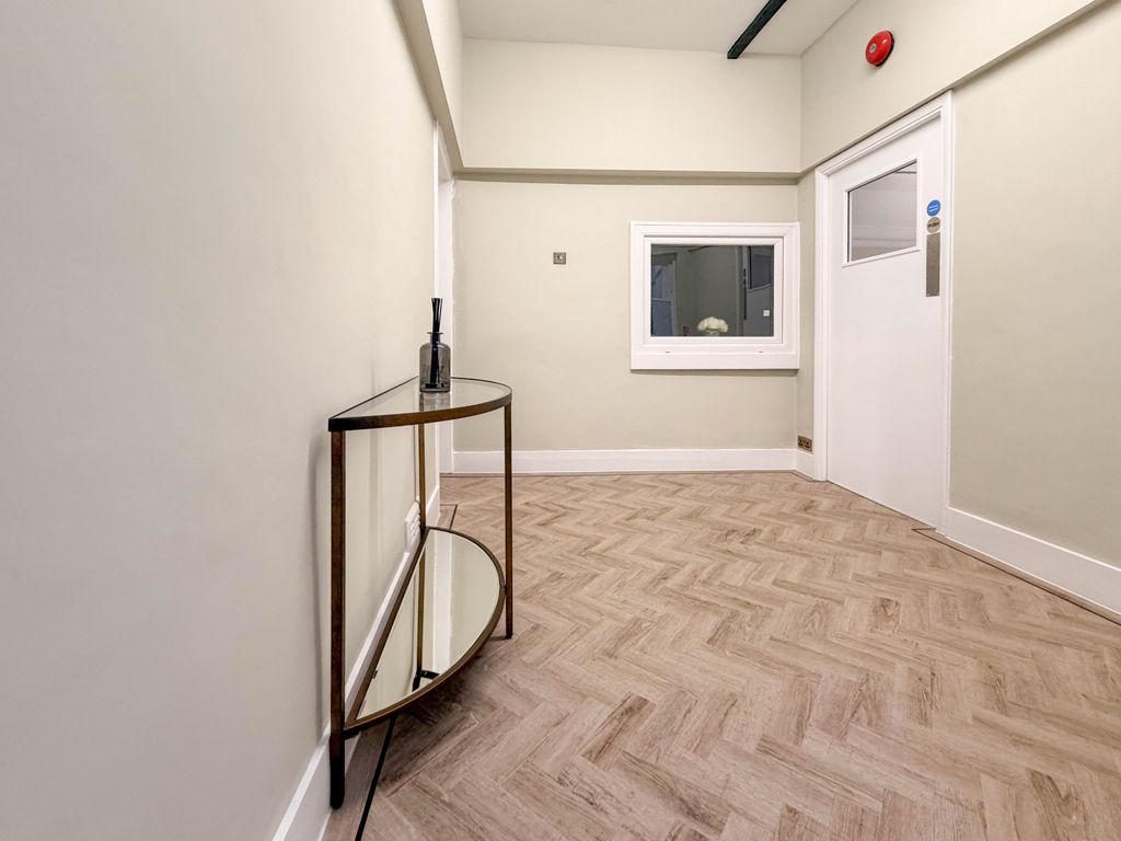 Property photo 2 of 7 E