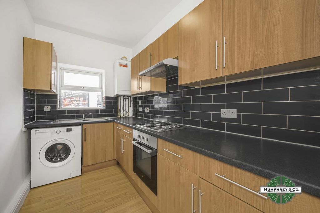 Property photo 1 of 11 Hoe Street -005 (2).Jpg