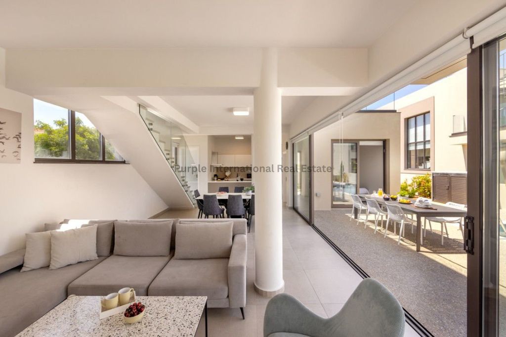 Property photo 2 of 26