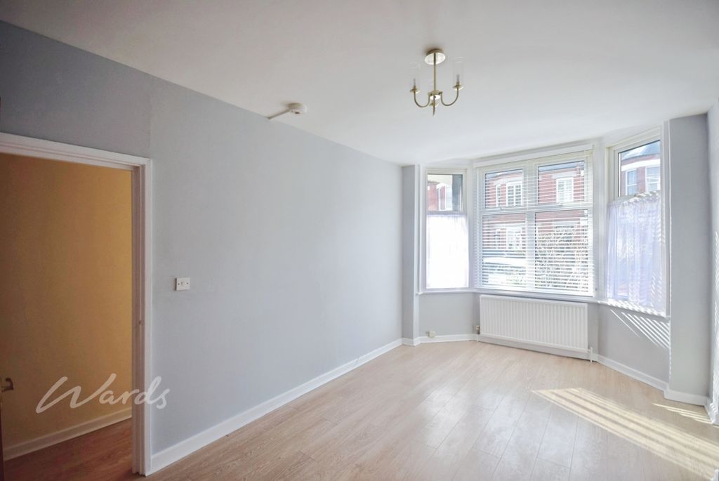 Property photo 3 of 13 Norfolk Lounge 1 Use